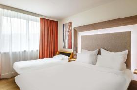 Novotel Lyon Centre-Confluence Bord de Saone - photo 12