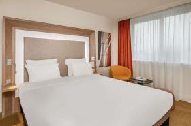 Novotel Lyon Centre-Confluence Bord de Saone - photo 11