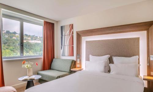 Novotel Lyon Centre-Confluence Bord de Saone - photo 1