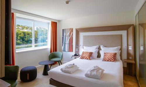 Novotel Lyon Centre-Confluence Bord de Saone - photo 2