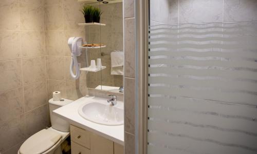 Lyo Hôtel - photo 2