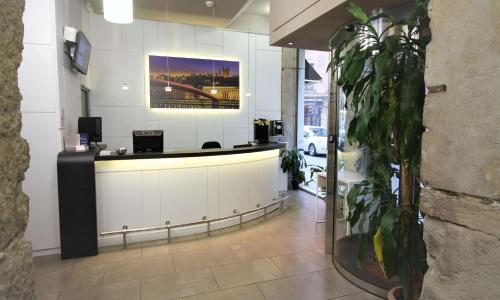 Best Western Lyon Saint-Antoine - photo 1